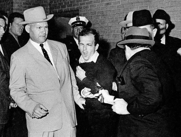 James R Leavelle, detective handcuffed to Lee Harvey Oswald when he was shot, dies aged 99